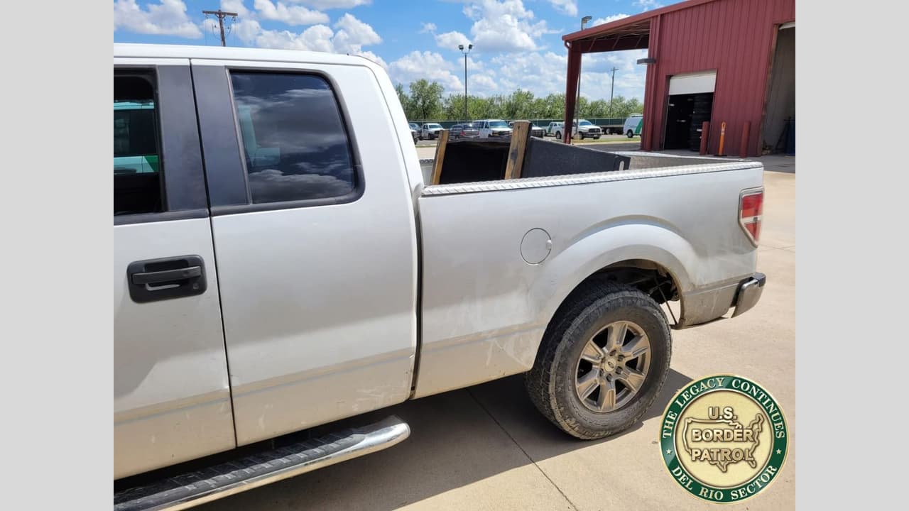 Los inmigrantes, cuyas nacionalidades no fueron reveladas, fueron rescatados. La Patrulla Fronteriza informó que serían deportados.