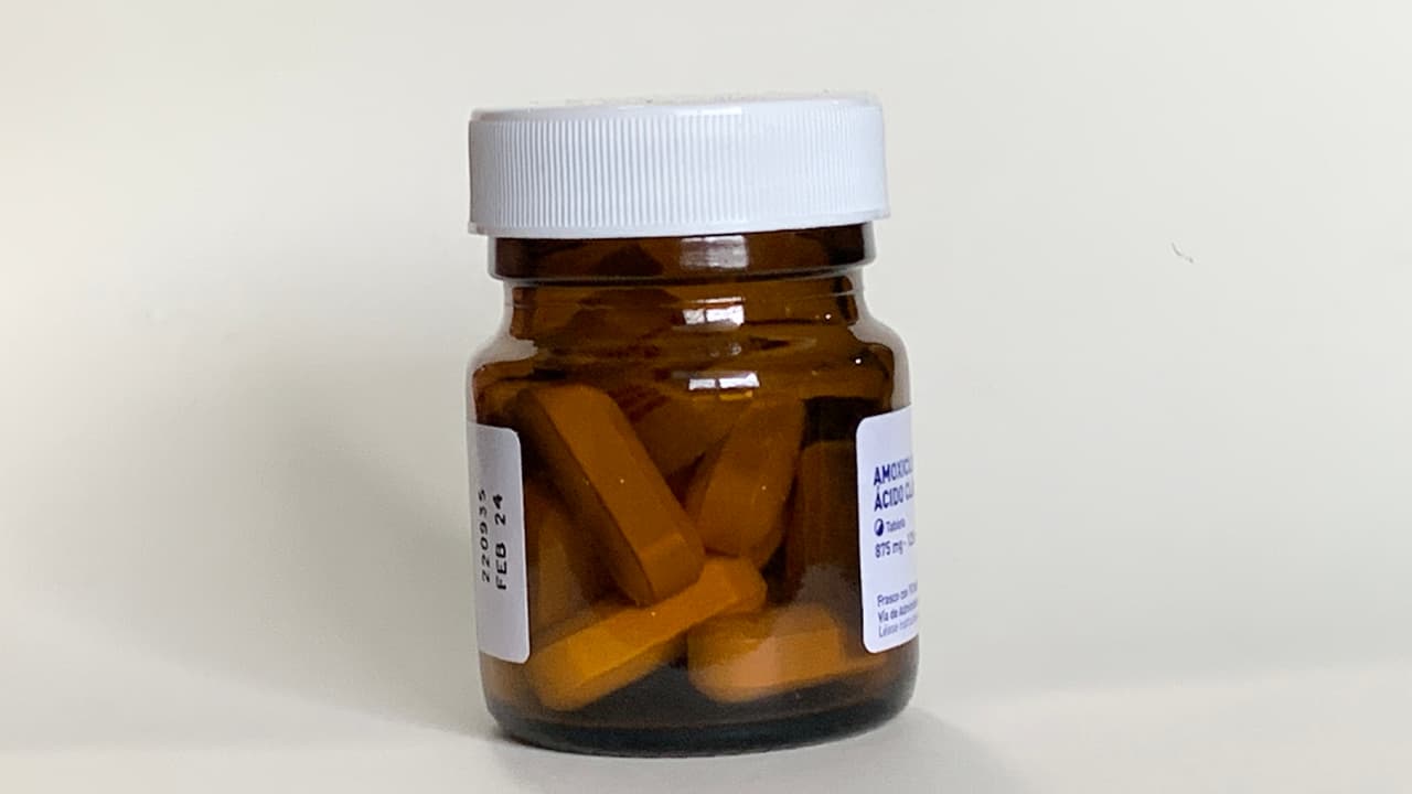 “Otra situación es que mucha gente se va por medicamentos genéricos que especialmente en países latinoamericanos son muy malos porque casi no tienen producto activo”, aseguró el experto.