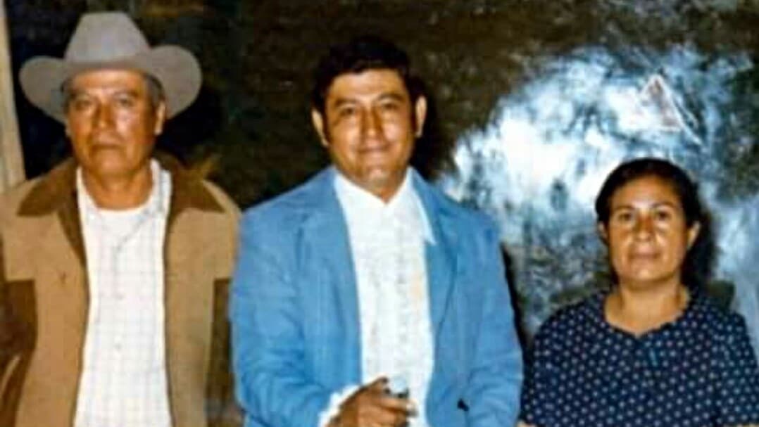 Ricardo Saldaña, con un sombrero, en una foto familiar.