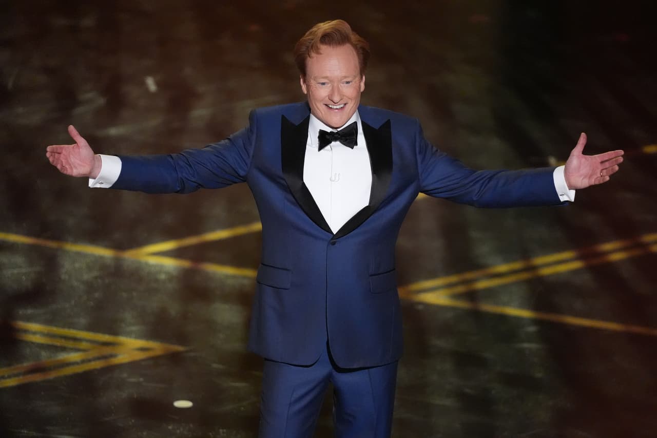 El presentador Conan O'Brien aparece durante la ceremonia de los Óscar el domingo 15 de marzo de 2026 en el Dolby Theatre de Los Ángeles.