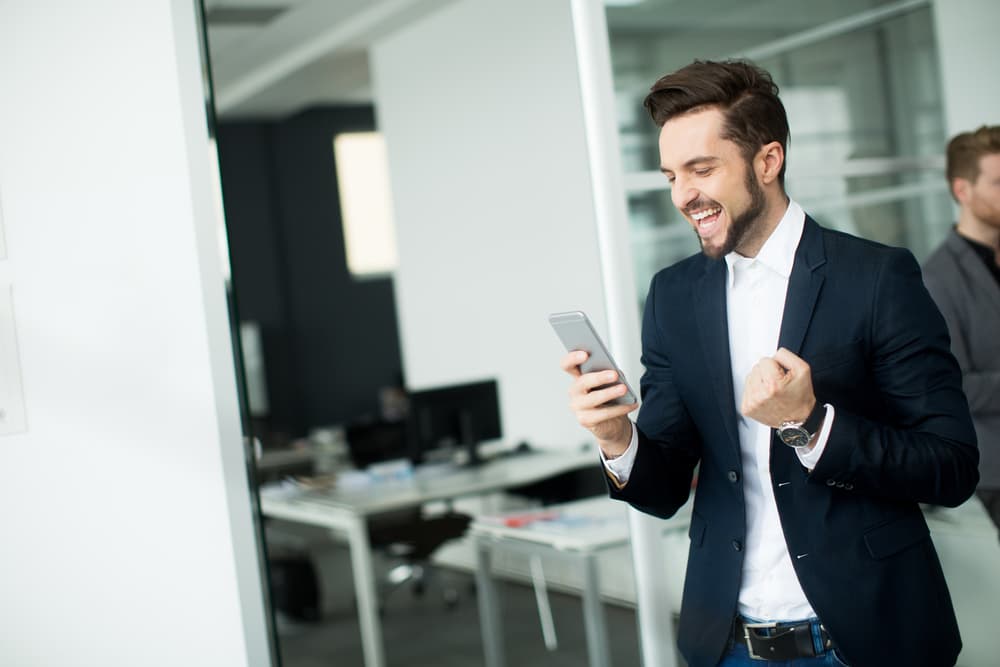 <b>Capricornio</b>
<br>Aspectos positivos: Felizmente este tránsito doble en tu signo llega acompañado con solidez en la economía, trabajo estable, recuperación de algo que estaba perdido y el regreso de quien estuvo ausente mucho tiempo.
<br>Aspectos negativos: Hay una fuerte tendencia al pesimismo, pensar que las cosas no van a salir bien, ansiedades por problemas de salud o familiares. Esto se acentúa por el tránsito retrógrado de tu regente, Saturno.