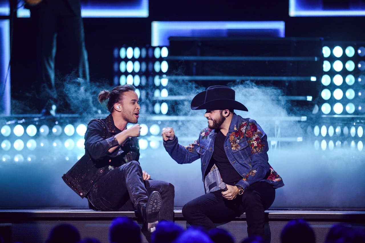 Ambos interpretaron el tema 'Moneda', con el que se robaron toda la atención del público.