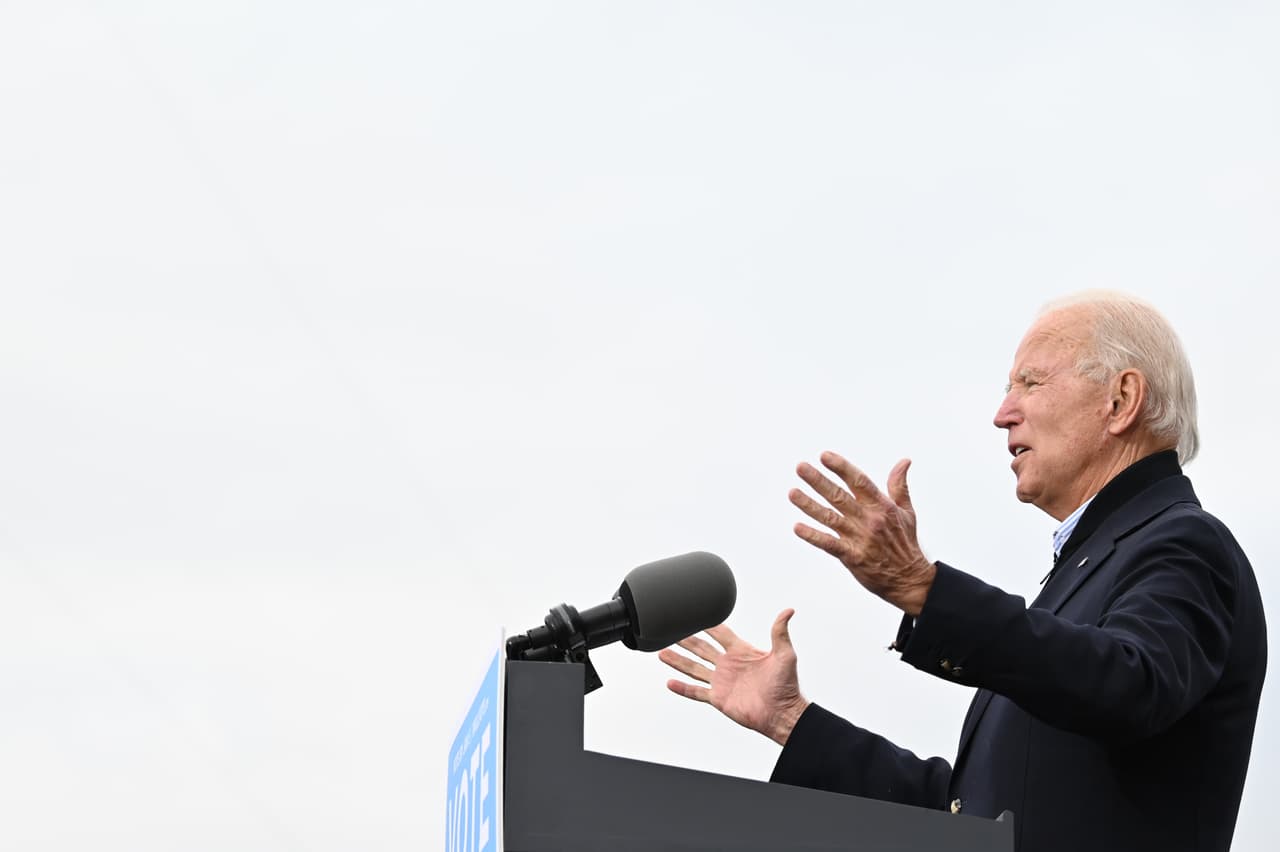 El presidente electo Joe Biden pronuncia un mensaje el 15 de diciembre del 2020 en Atlanta, Georgia.