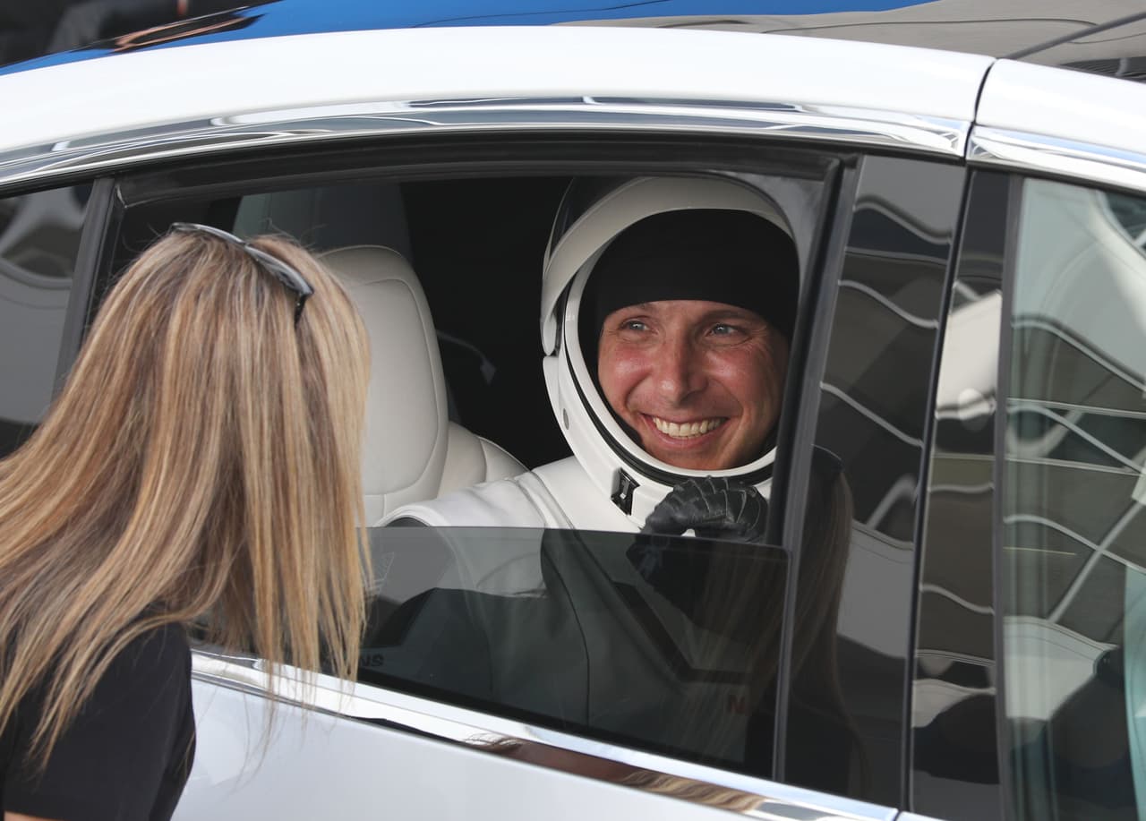 Mike Hopkins, el comandante de la nave espacial explicó que la nave se llama “Resilencia”, lo cual según dijo significa superar eventos difíciles como los que les ha tocado a todos en la pandemia.