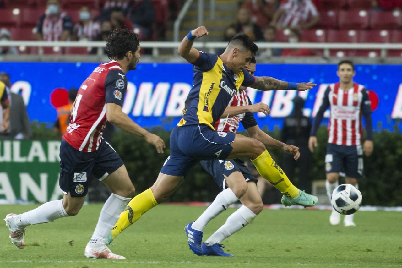Adam Bareiro remataba el rebote que Toño Rodríguez dejó tras el servicio al área y con ello Atlético San Luis aumentó la ventaja a 0-2.