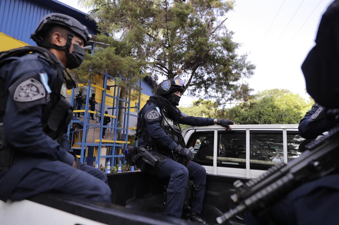 <b>En el enfrentamiento que se registró el día de su captura murió uno de sus hijos,</b> Tito Montes Bobadilla, mientras que el segundo, Juan Carlos Montes Bobadilla, logró escapar, según las autoridades hondureñas.
<br>