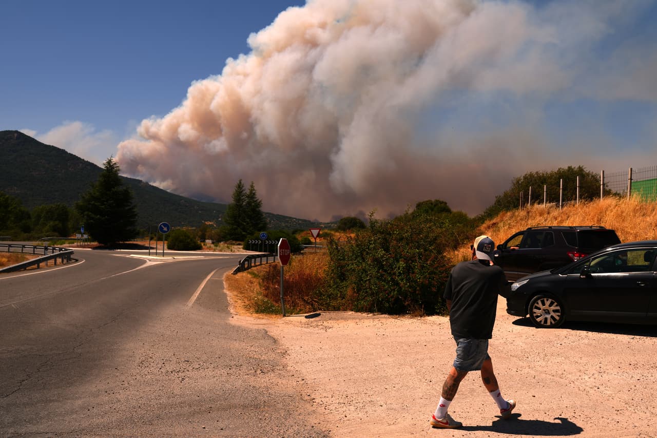 El humo invade la provincia española de Ávila.