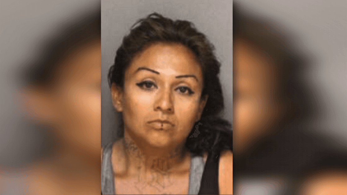 Policía rastrea a una mujer como sospechosa de quemar 10 vehículos en Fullerton