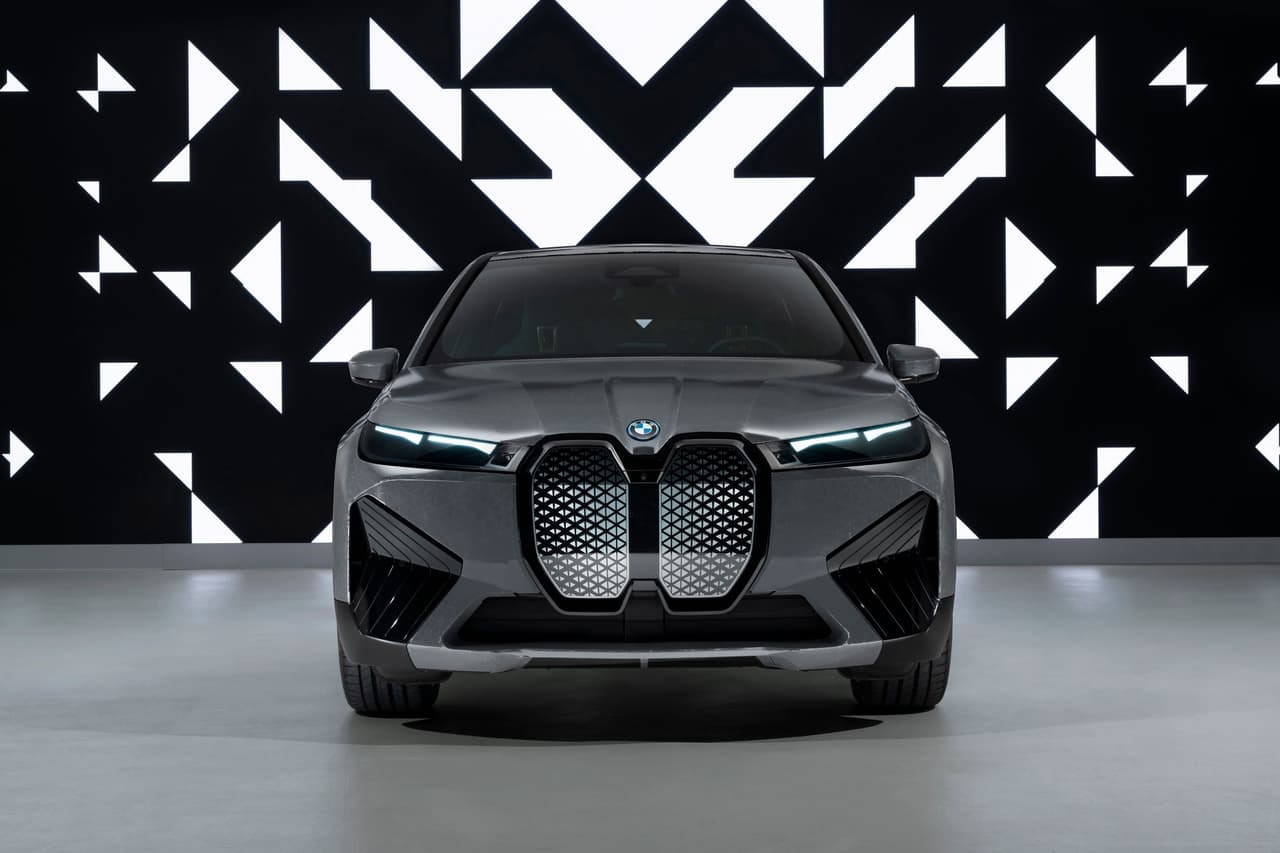 BMW iX Flow Concept