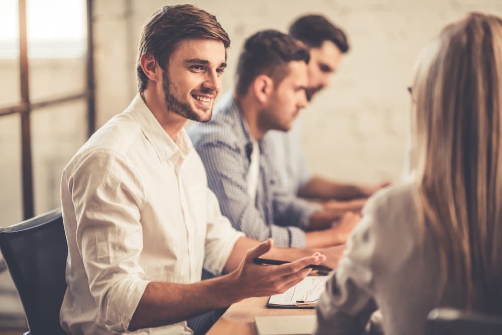 Lograrás muchos éxitos en algo que hasta estos momentos te hacía dudar, vacilar, y pensar que no podrías sacar adelante tus asuntos. Es importante que no te dejes guiar únicamente por las apariencias sino que acoples las mismas con tu sentido común y tu experiencia previa en situaciones similares. Una cuestión de dinero con un socio podría complicarse y tendrás que actuar con determinación, poner los puntos sobre las íes. Termina lo que no conviene, pero prudentemente porque tu precipitación podría causar complicaciones. Tú eres muy creativo e inteligente, pon a funcionar esas cualidades y te asombrarás lo que consigues.