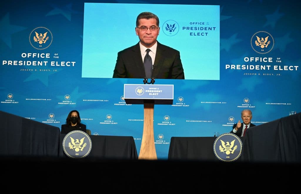 El presidente electo de los Estados Unidos, Joe Biden, eligió al fiscal Xavier Becerra, de raíces mexicanas, para ser secretario de Salud. Esto lo convertirá en el primer latino en dirigir el Departamento de Salud y Servicios Humanos en Estados Unidos.