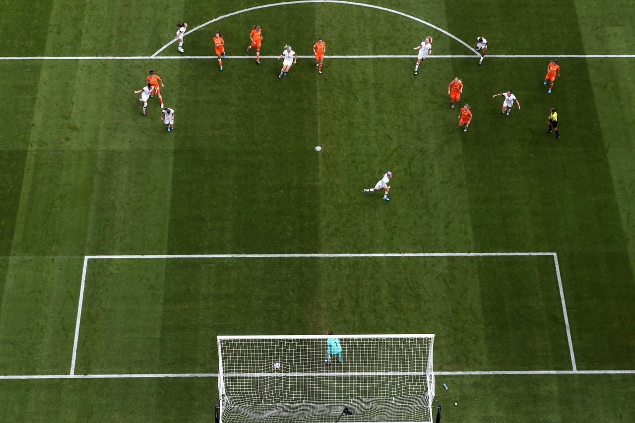 Estados Unidos se coronó campeón del Mundial de Fútbol Femenino al derrotar 2-0 a Países Bajos en la Final en Lyon, con Megan Rapinoe y Rose Lavelle como las anotadoras para el título.