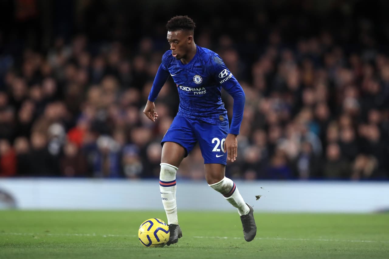 Hudson-Odoi, futbolista del Chelsea, también dio positivo.