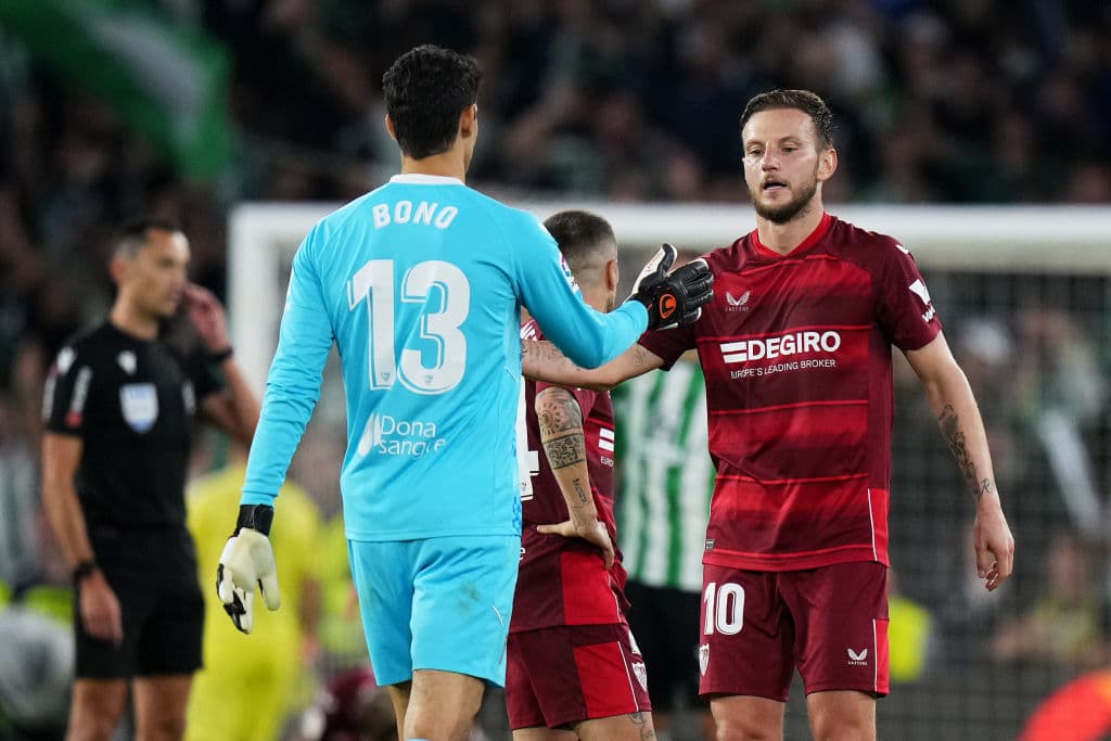 El Sevilla no pudo conseguir la victoria en el derbi ante el Betis disputado en el estadio Benito Villamarín, que acabó con empate a uno y con tres expulsiones, dos en la primera parte, una para cada equipo, y otra local en los inicios de la segunda.