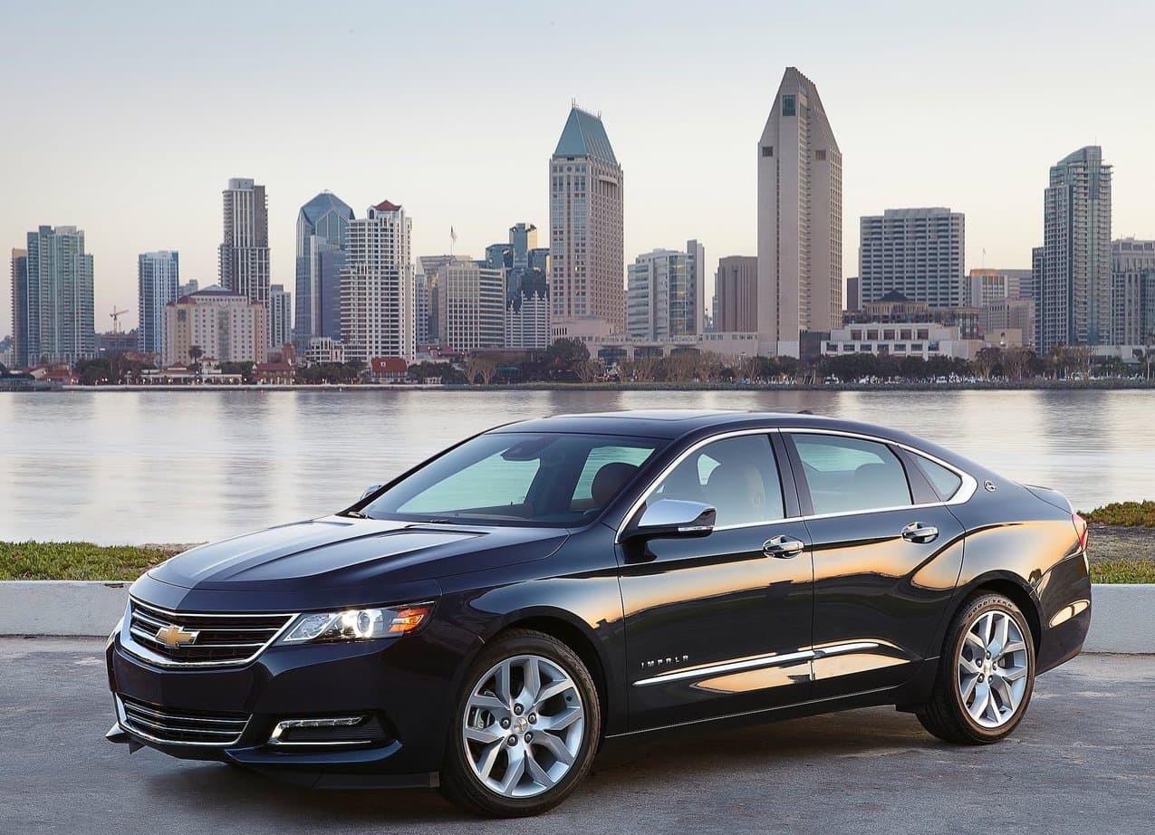 <b>Chevrolet Impala</b>
<br>
<br>Aunque no se trata del modelo con el volumen de venta más bajo de Chevrolet, no cabe duda de que sus días de gloria quedaron en el pasado. La producción del sedán más grande del fabricante estadounidense llegará a su fin en el mes de enero.
<br>