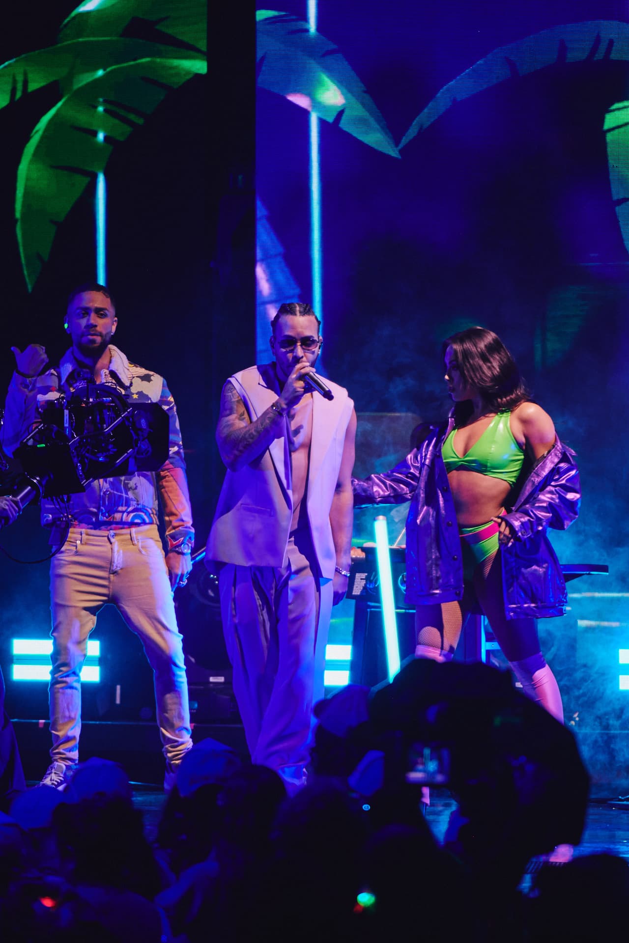 Dj Adoni, Prince Royce & Darell fueron una bomba de energía al interpretar 'El Reemplazo'.