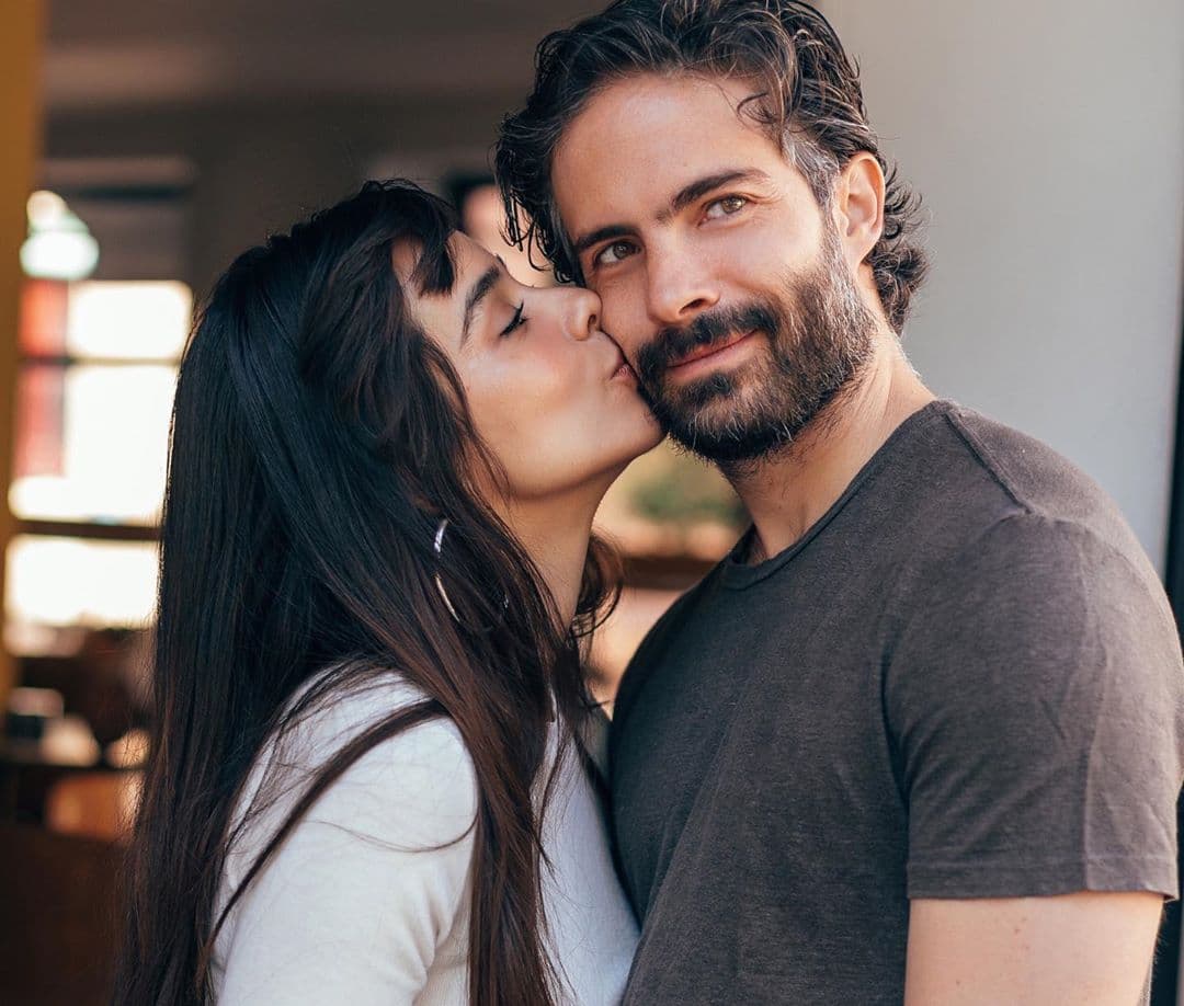 "Todas las personas que amo, mis amigos, mi pareja, mi familia saben de este momento y me han dado todo su apoyo y me han honrado en este proceso para mí, de reconocer, recordar y de hablar", declaró la actriz en entrevista para
<a href="https://www.youtube.com/watch?v=0lshWDlWcqk" target="_blank">Televisa Espectáculos</a>.