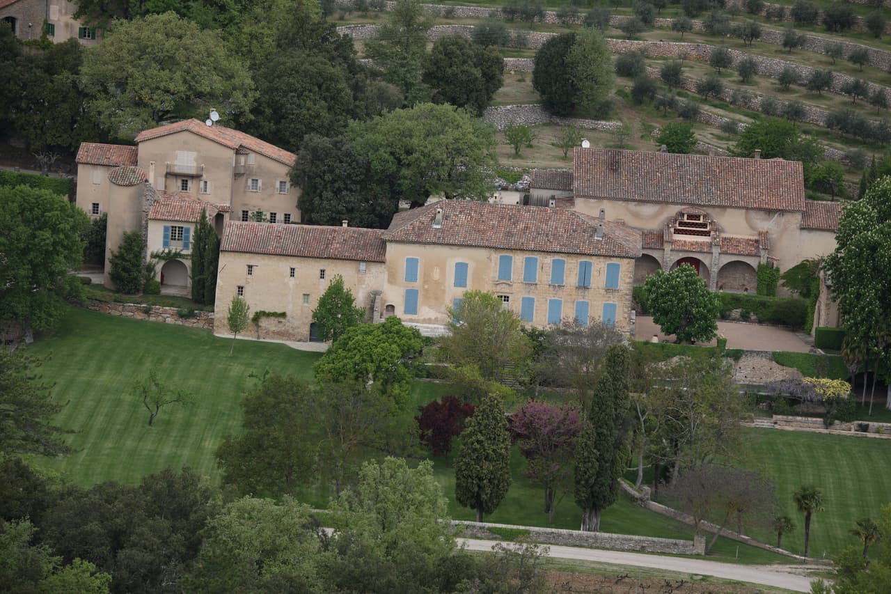 Cuéntanos, ¿qué te parece la finca que Brad Pitt y Angelina Jolie compraron mientras estaban juntos? ¿Conocías la enorme propiedad?