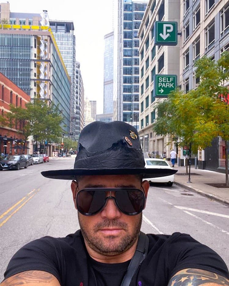 Chiquis y
<b>Jorge</b> se conocen desde hace cuatro años pero fue hasta ahora que se volvieron más cercanos, todo porque la intérprete de ‘Entre botellas’ será imagen de la empresa de
<b>Mr. Tempo</b> y se convertirá en su socia.