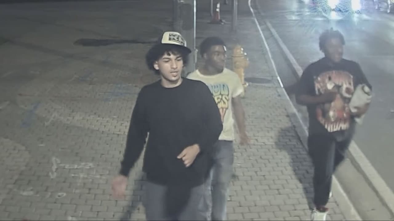 Buscan a tres sospechosos de asalto a mano armada en el downtown de Miami