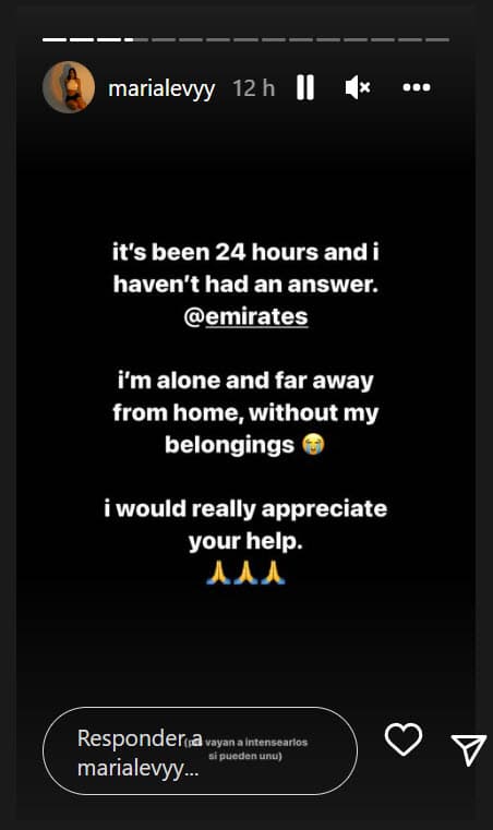 "No he tenido respuesta", acusó y etiquetó a una de las aerolíneas, "
<b>estoy sola y muy lejos de casa</b> sin mis maletas".
<br>