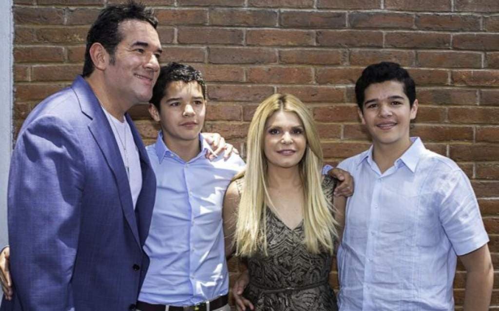 Cuando
<b>Itatí Cantoral</b> se divorció en el 2004 de
<b>Eduardo Santamarina</b> pasó un tiempo muy difícil e incluso, se dijo que sufrió de depresión por un año.