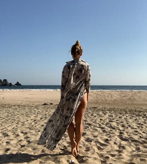 Está tan contenta que confesó a sus seguidores que le encantaría vivir frente al mar.