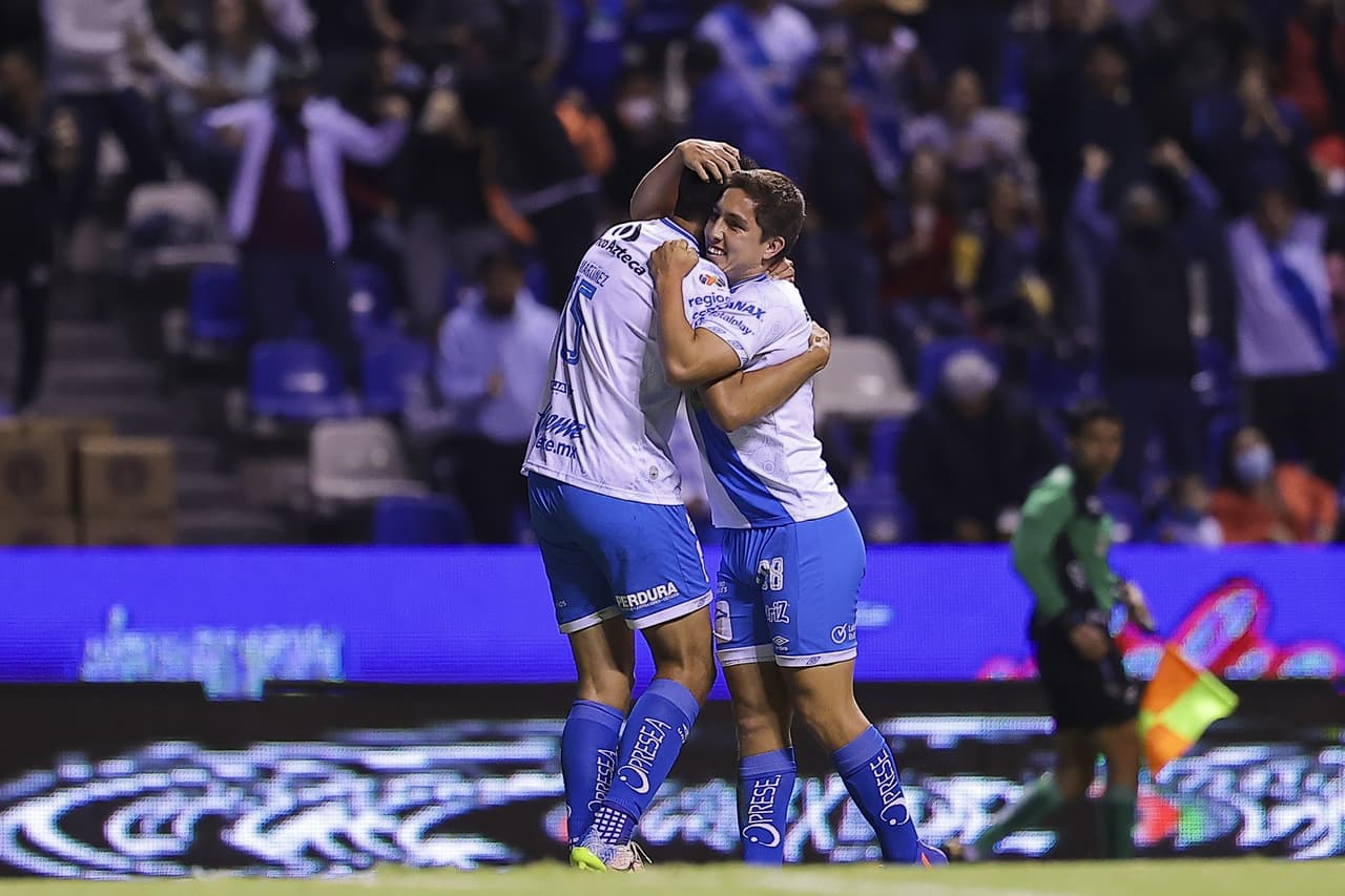 Pese a ir perdiendo, Puebla no bajó la guardia y al 70’ encontró el empate en la frente de Alberto Herrera, quien remató un rebote nacido de un disparo de media vuelta de Martínez.