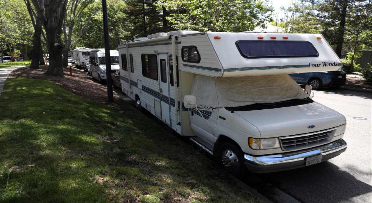 <b>SB 58:</b>
<br>Reduce la tasa de registro para los remolques que pesan menos de 3,000 libras, de 118 dólares a 36 dólares.