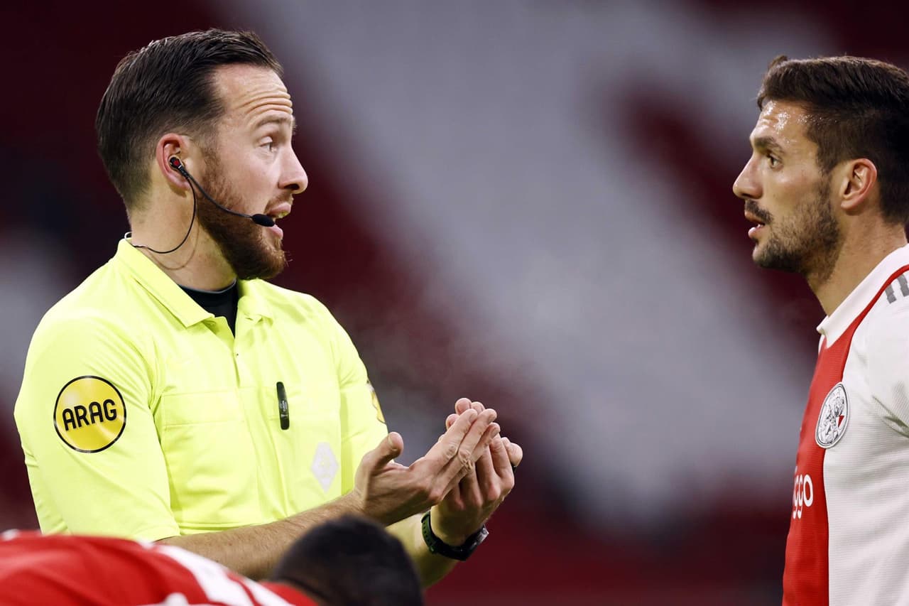 Ajax propino una goliza al Willem II con marcador de 5-0 en la Eredivisie. El mexicano Edson Alvarez jugo todo el partido y dio asistencia para el primer gol anotado por Antony dos Santos, de los dos que hizo. Le siguieron Lisandro Martínez, Davi Klassen y Danilo Pereira da Silva.