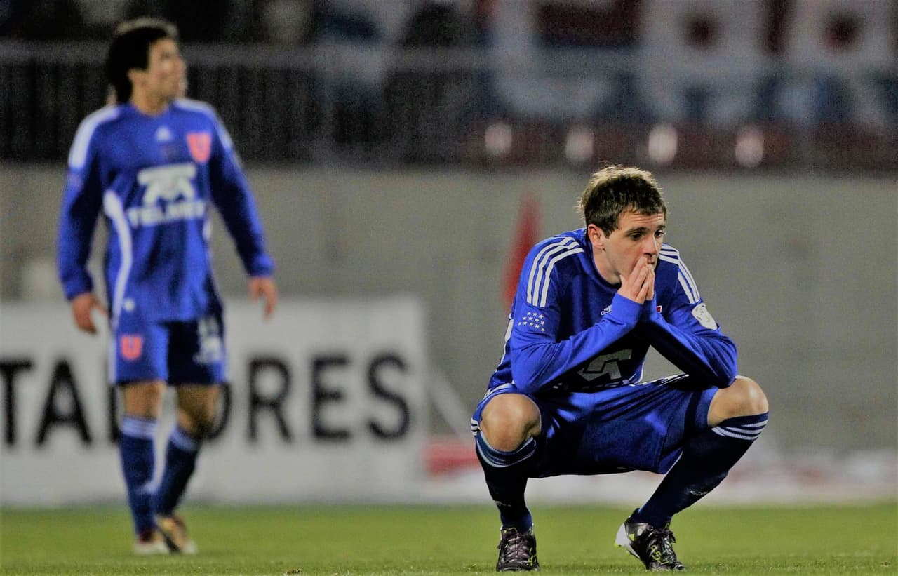 Luego de haber empatado 1-1 en la Ida en el Omnilife, con goles de Jonny Magallón y Xavier Báez eliminaron a uno de los más grandes del balompié chileno en su casa.