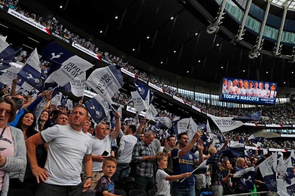 Con gol de Son Heung-Min, Tottenham suma sus tres primeros puntos de la temporada ante el Manchester City de Pep Guardiola en la Premier League. El estadio de los Spurs lució lleno en su totalidad, tal como en los tiempos previos a la pandemia del COVID-19.