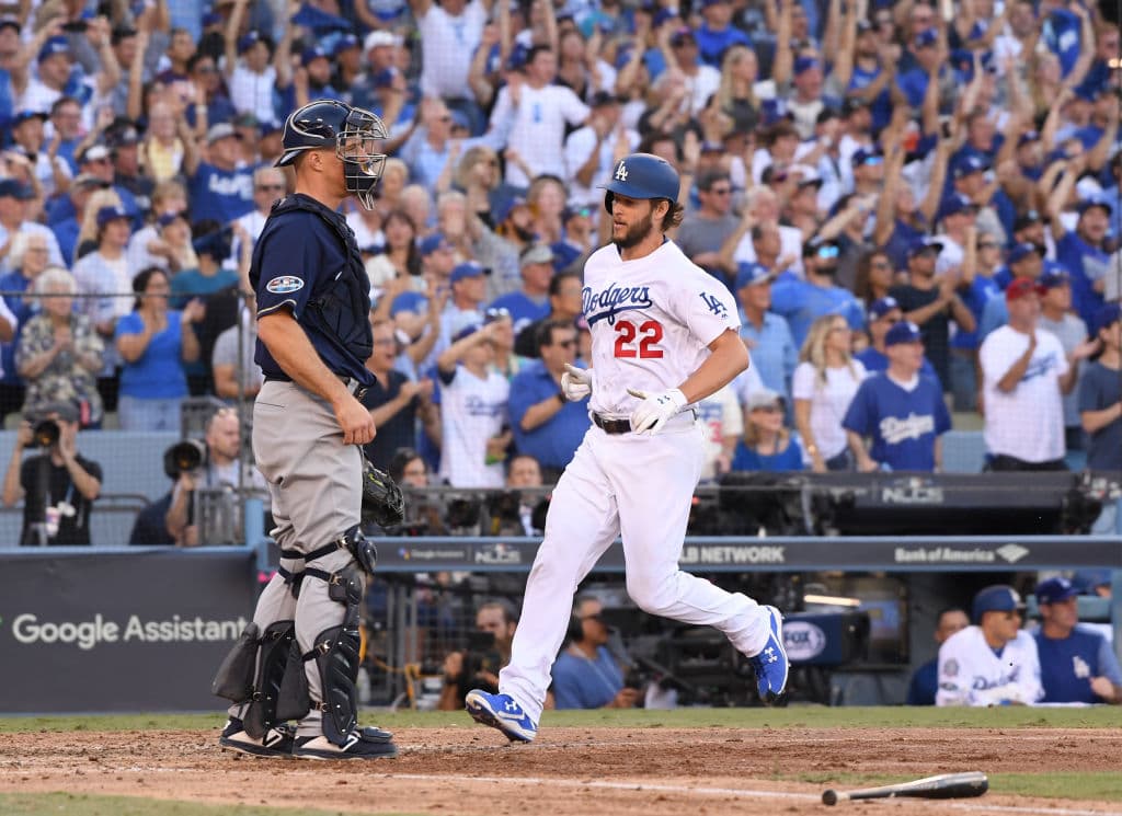 Turner empujó en la baja de la séptima a Kershaw, quien se embasó con pasporte que le dio el mexicano Joakim Soria en labor de relevo.