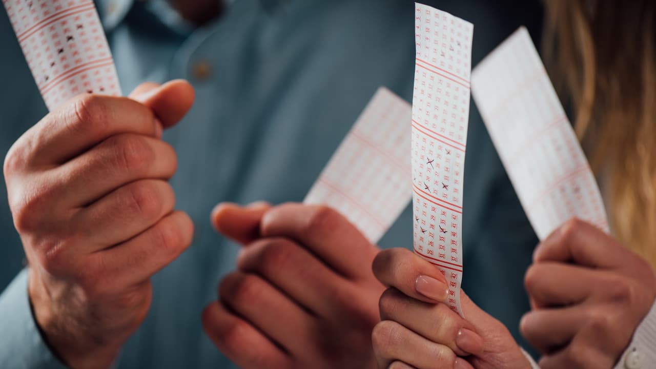 Powerball reparte $150,000 en premios entre dos boletos ganadores vendidos en Nueva York