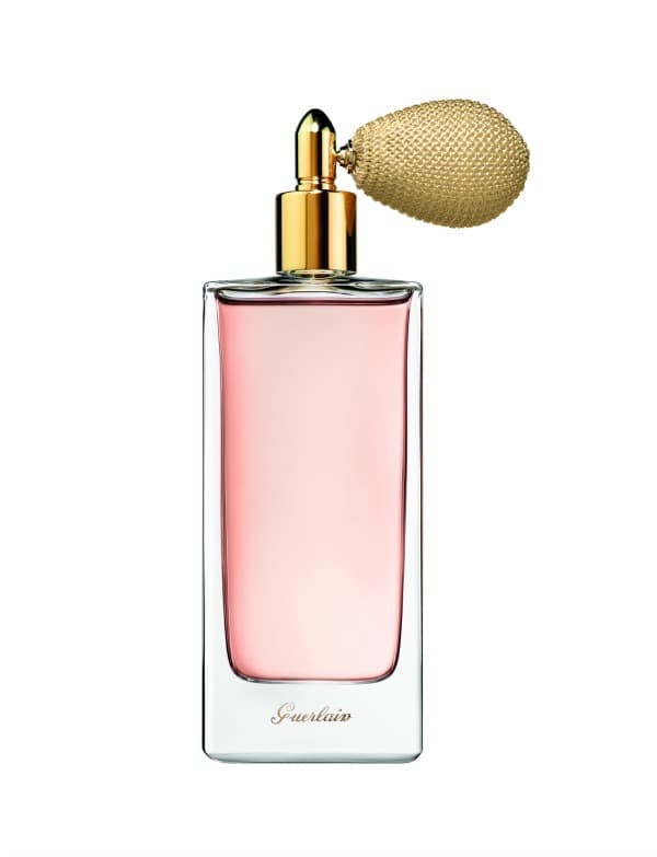 Acordes extravagantes. La nueva creación olfativa de Guerlain; Cruel Gardenia pertenece a la colección de perfumes L’Art et la Matière, reconocida por capturar los materiales más lujosos del mundo y convertirlos en algo excepcional. Esta fragancia protagoniza un encuentro mágico con la gardenia, haciéndola extremadamente delicada pero a la vez sensual. (75ml / 260 USD)