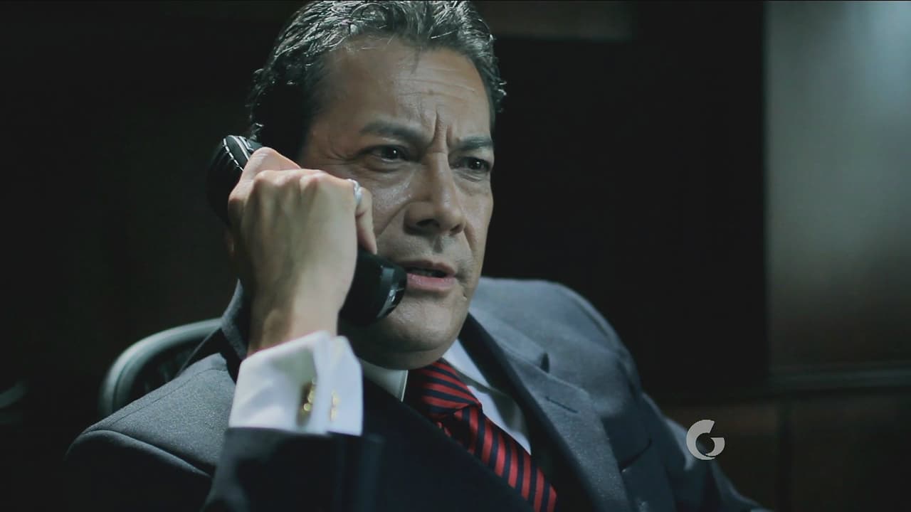 Mientras tanto, un misterioso hombre es informado sobre los extraños sucesos contra 'Bombito' y 'El Muelas'.