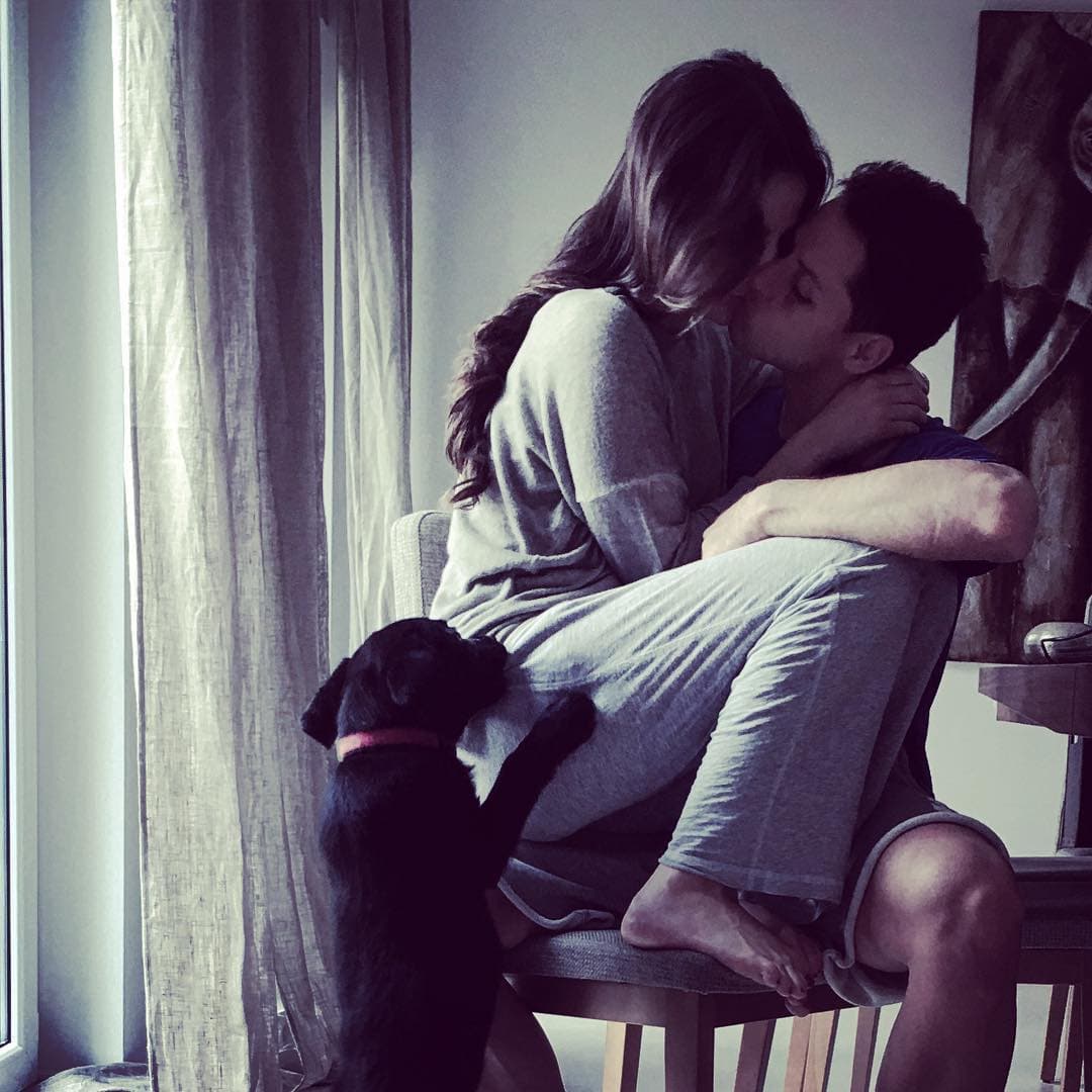 Esta foto ha dado mucho de qué hablar, pues es la más apasionada de la pareja.