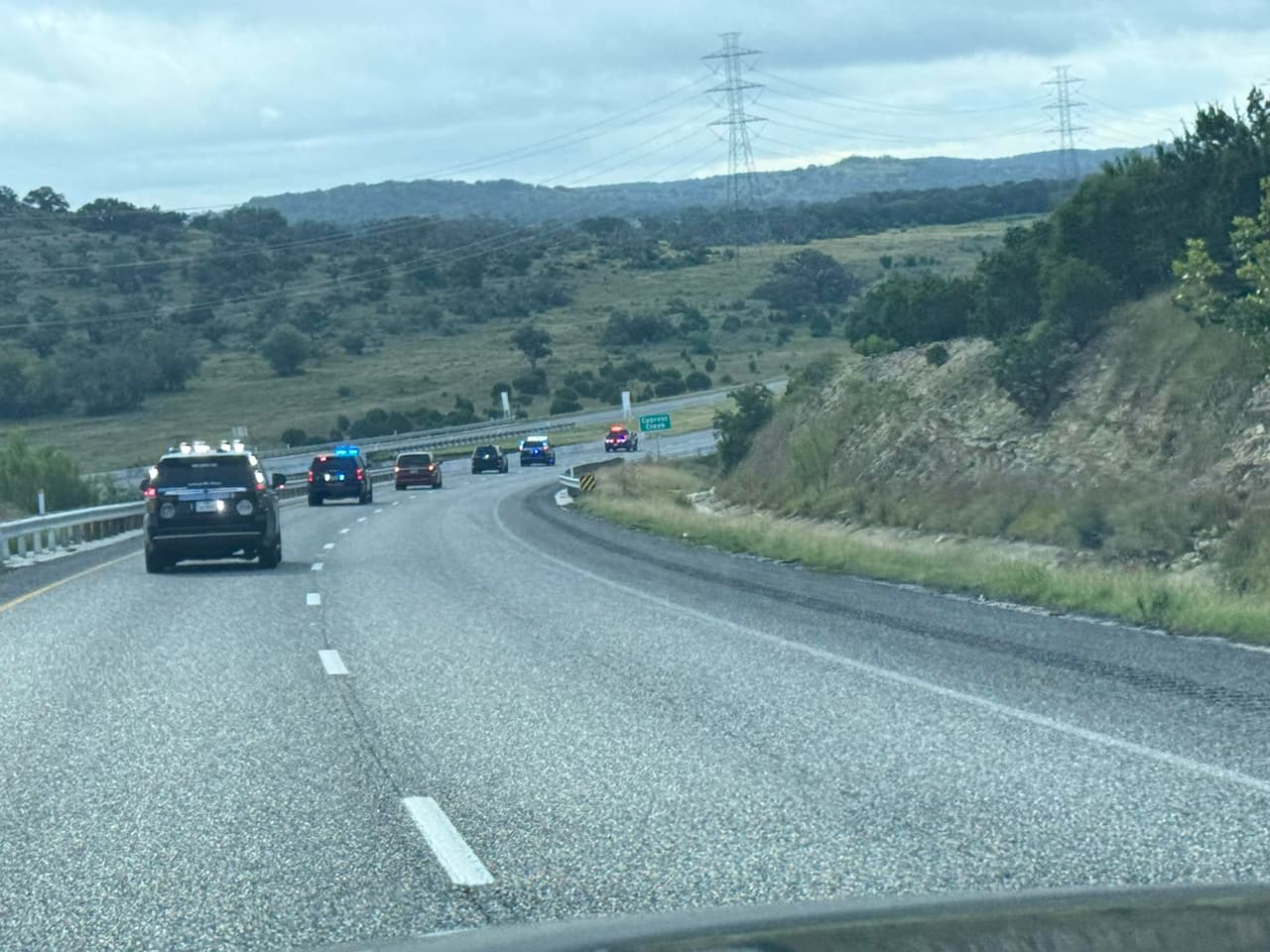 La movilización conjunta de los precintos demuestra la solidaridad
<b>y el compromiso de las autoridades locales en momentos de dolor para la comunidad.</b>