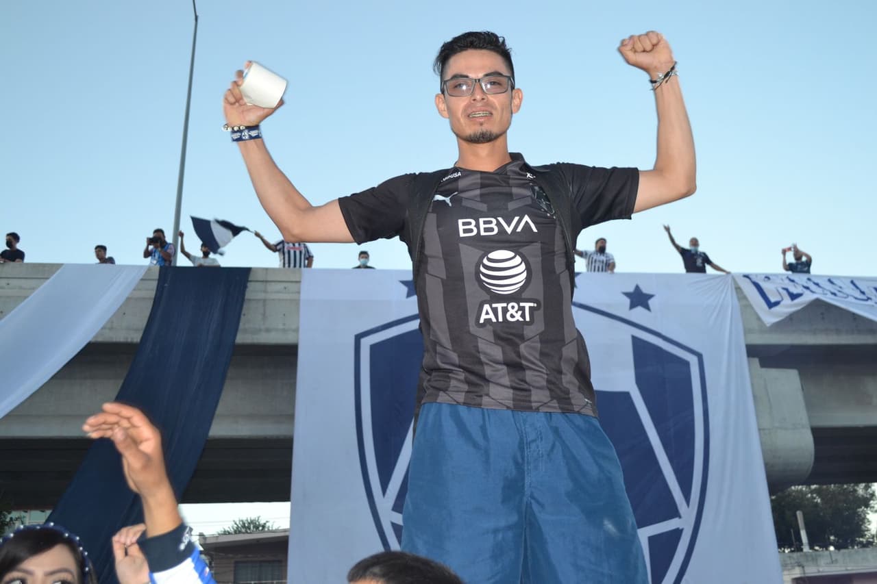 Así recibe la afición de Monterrey a sus jugadores previo a la final de Concacaf Liga de Campeones.