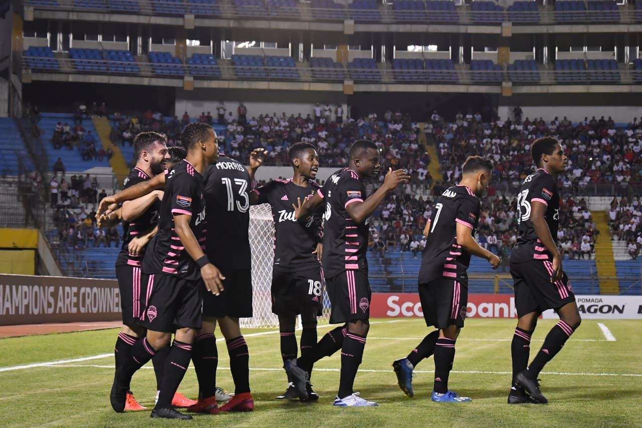 Tras reanudarse el partido al 54’ apareció Jordan Morris y puso el 0-2 para el equipo comandado por Brian Schmetzer.