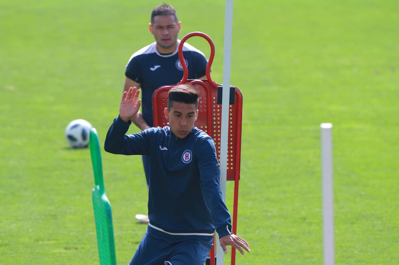 El argentino Pol Fernández, una de las contrataciones fuertes de Cruz Azul para esta temporada, anticipó que llevará el '10' en su espalda jugando para la Máquina. Fue en un detalle que le dio a su compatriota Ricardo Centurión, del Atlético San Luis.