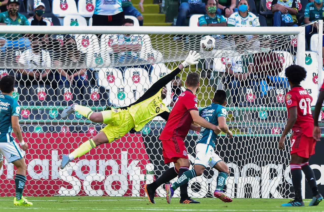 Fernando Navarro adelantó a los locales al minuto 25, pero una falta de concentración hace que Andrés Mosquera empate el encuentro con un lamentable autogol.