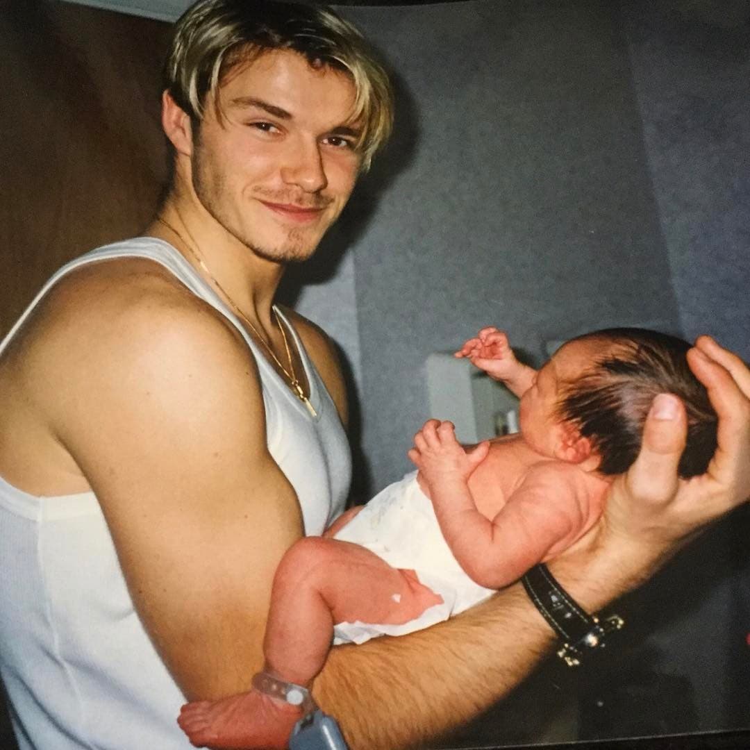 Brooklyn nació el 19 de marzo de 1999, cuando David tenía apenas 24 años. Desde entonces, padre e hijo se harían inseparables.
