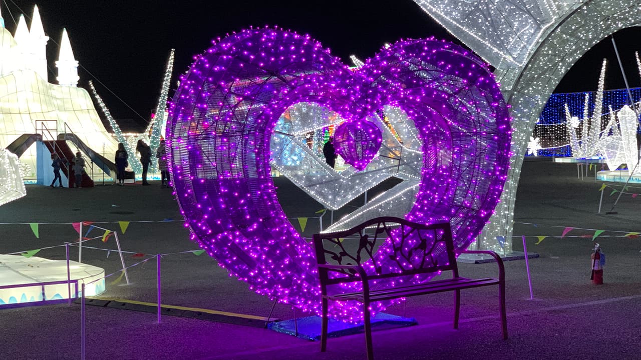 <b>The Village:</b> Este diseño se inspiró en las hermosas plazas navideñas que se encuentran en muchas ciudades europeas.