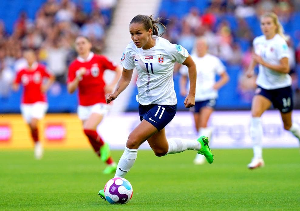 Austria se llevó un apretado triunfo ante la Selección de Noruega que estuvo cerca de empatar pero les falló la puntería.