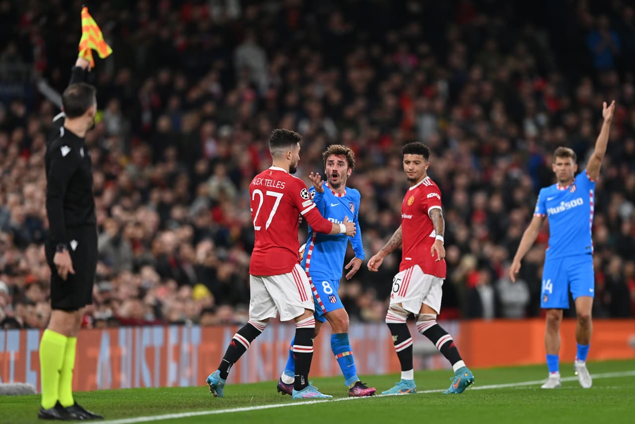 Atlético de Madrid eliminó a Manchester United en Old Trafford al ganar de visitante para avanzar a los Cuartos de Final de la Champions League; Héctor Herrera fue titular ante Cristiano Ronaldo.