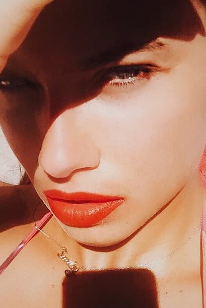 En cada una de las sesiones fotográficas que realiza, los explota al máximo.