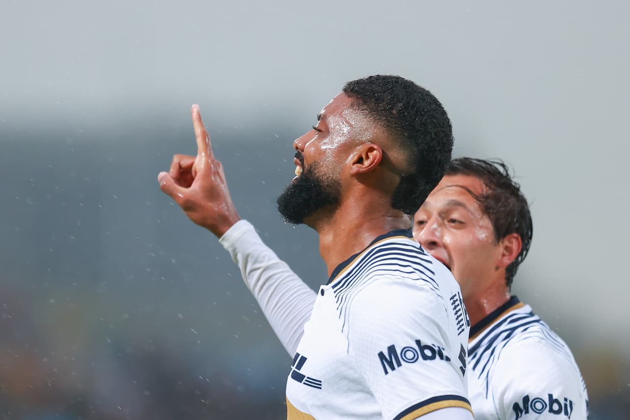 Al 21', Diogo abrió el marcador para Pumas con un frentazo a quemarropa tras haber avisado minutos antes con un remate de 'palomita'.