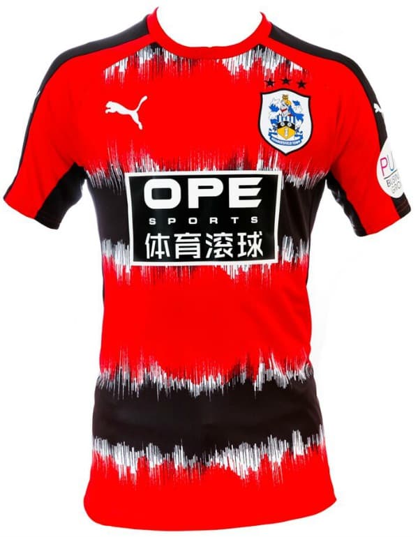 6. Huddersfield Town - Puma (Inglaterra)