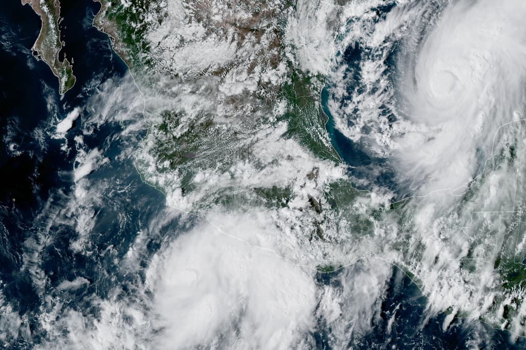 Isaías se intensifica a huracán categoría 1 y avanza en el Golfo hacia las costas de Florida